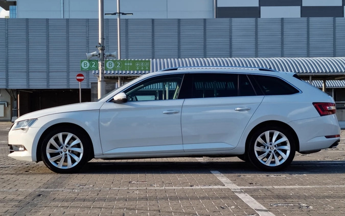 Skoda Superb cena 121900 przebieg: 66369, rok produkcji 2018 z Warszawa małe 742